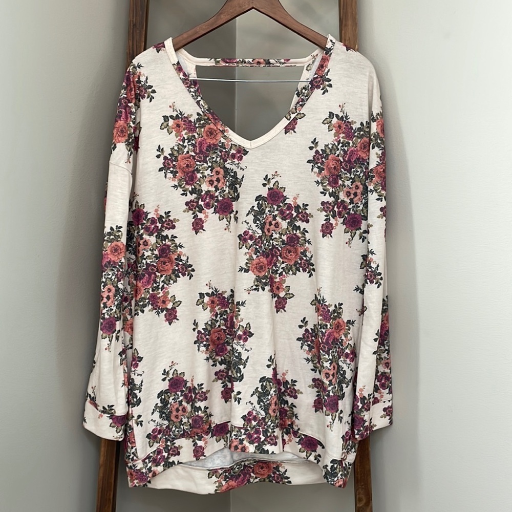 Eyeshadow beige/w floral decor woman’s top.